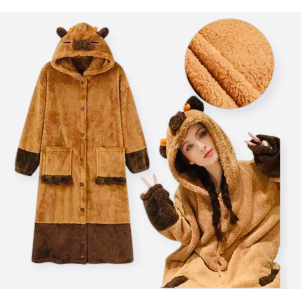 ⭐PIJAMA BATA CON CAPUCHA LARGO CAPYBARA ADULTO⭐