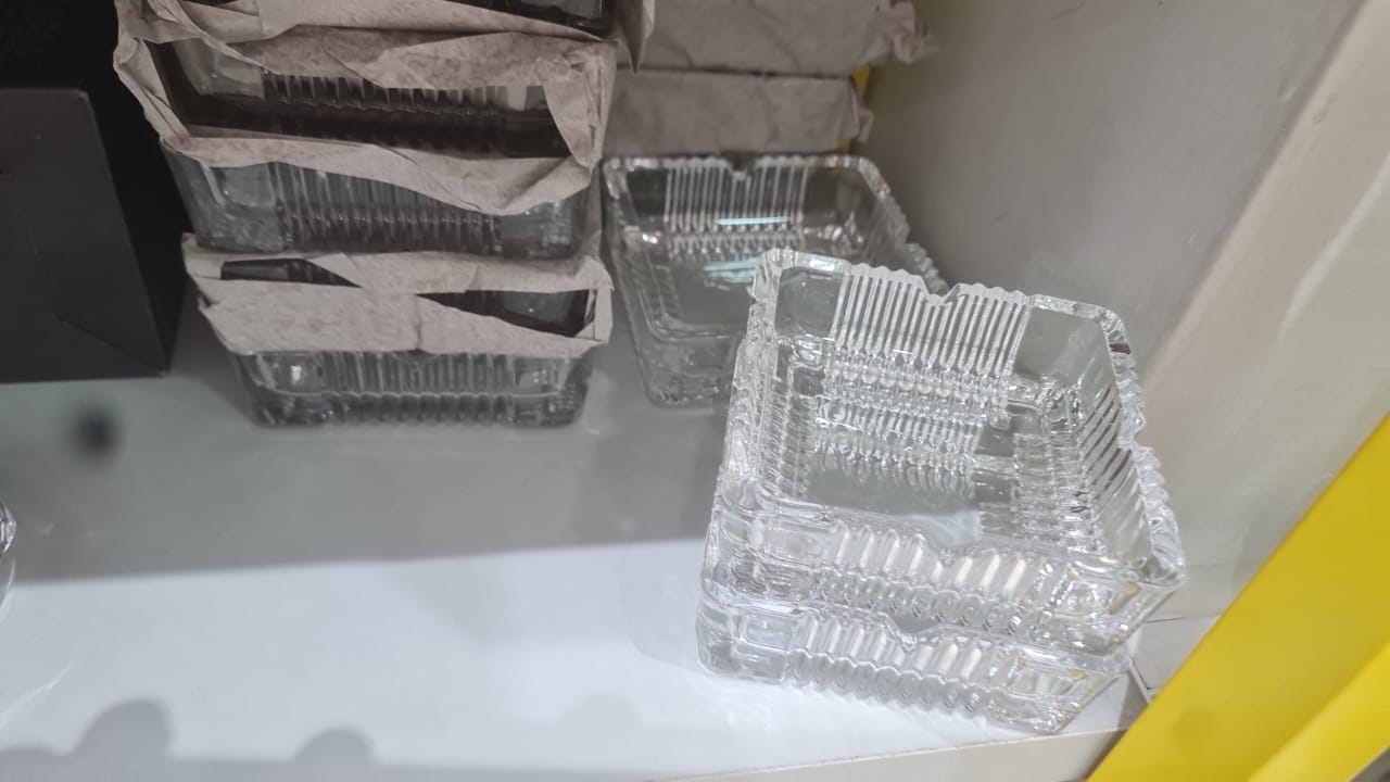 ⭐1 cenicero de vidrio⭐