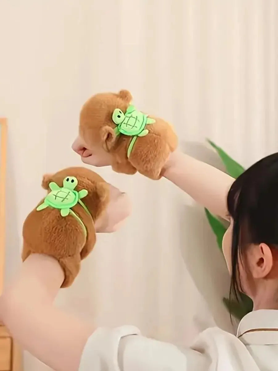 ⭐Peluche Brazalete de Abrazo Capibara con Mochila de tortuguita⭐