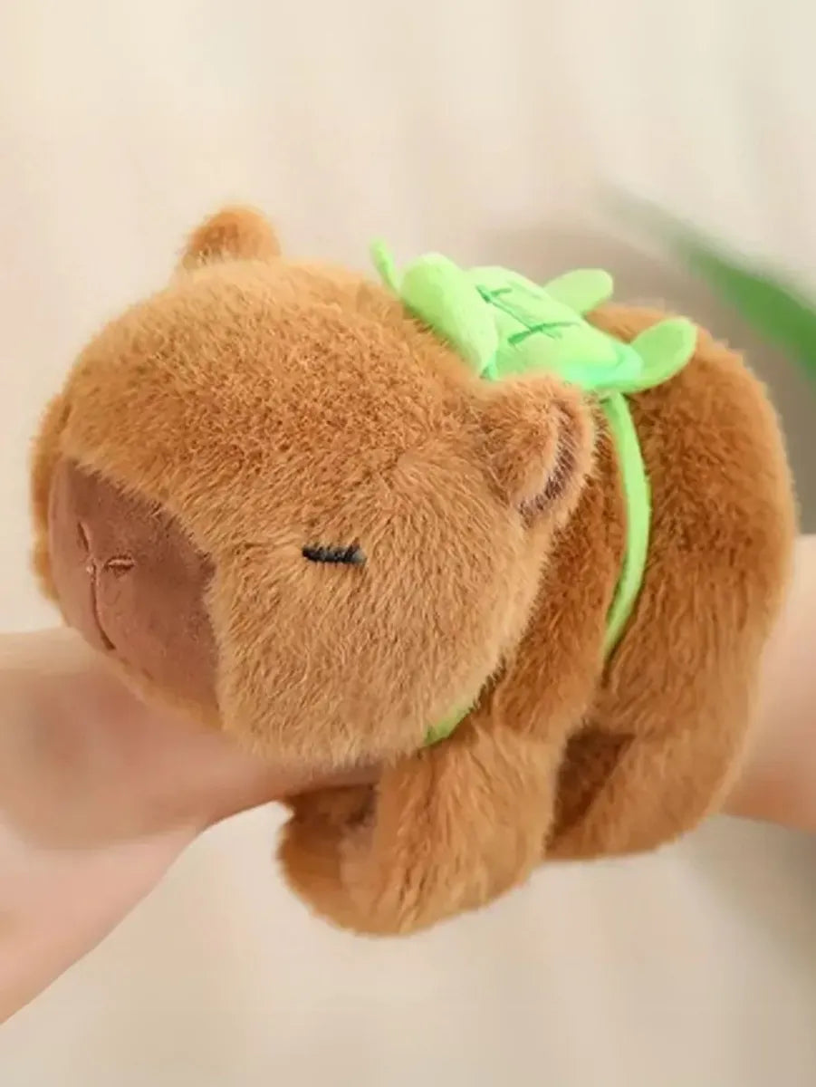 ⭐Peluche Brazalete de Abrazo Capibara con Mochila de tortuguita⭐